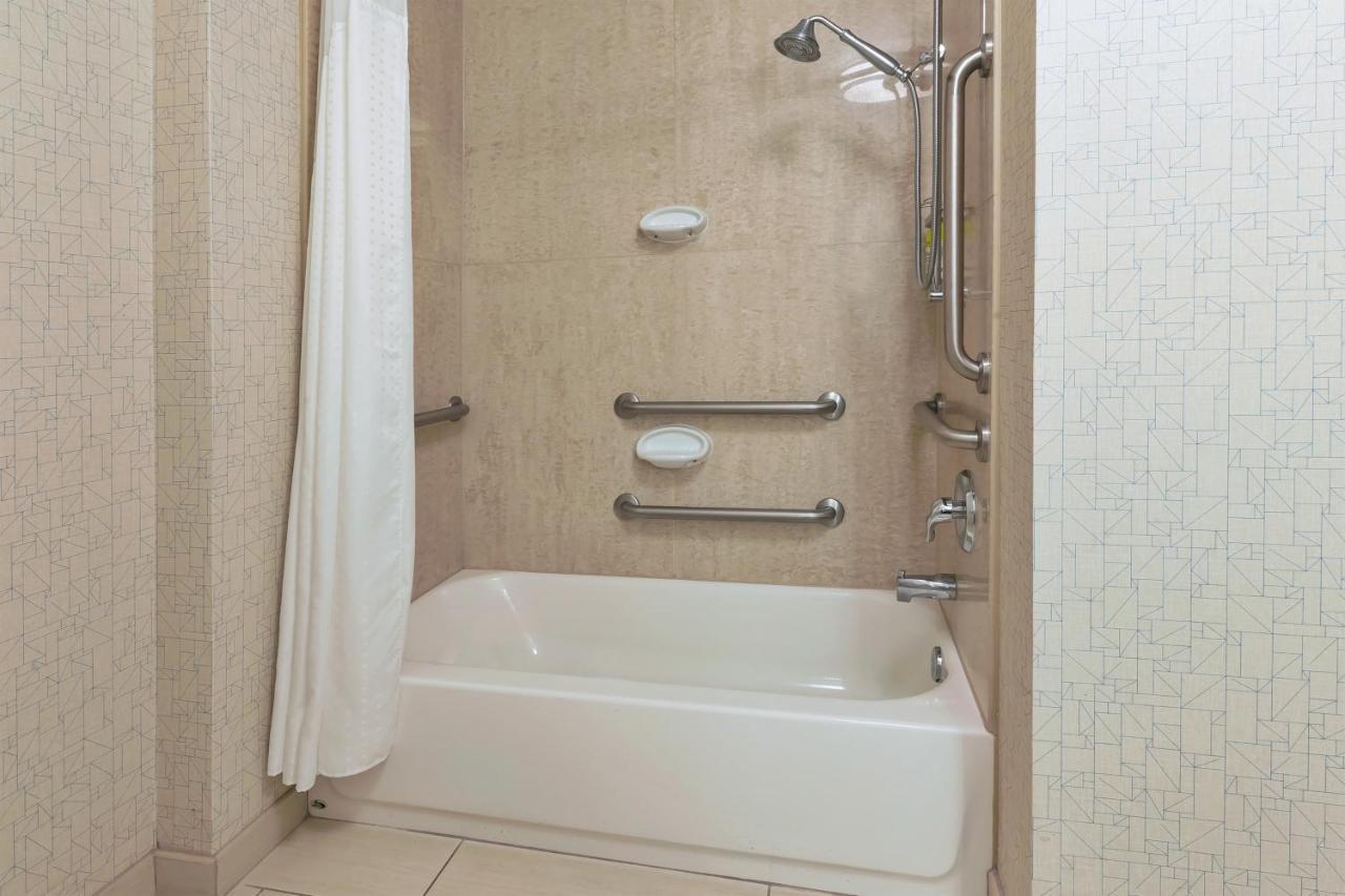 Holiday Inn Express Hotel & Suites Warminster-Horsham By Ihg Rom bilde