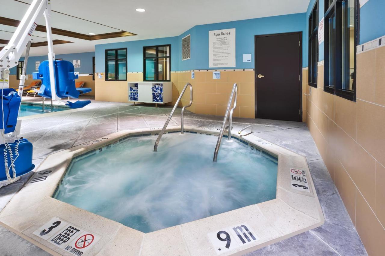 Holiday Inn Express Hotel & Suites Warminster-Horsham By Ihg Eksteriør bilde