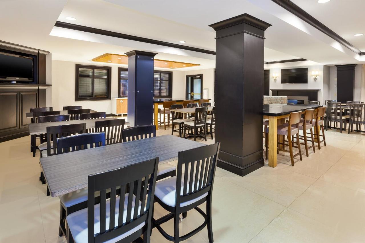 Holiday Inn Express Hotel & Suites Warminster-Horsham By Ihg Eksteriør bilde
