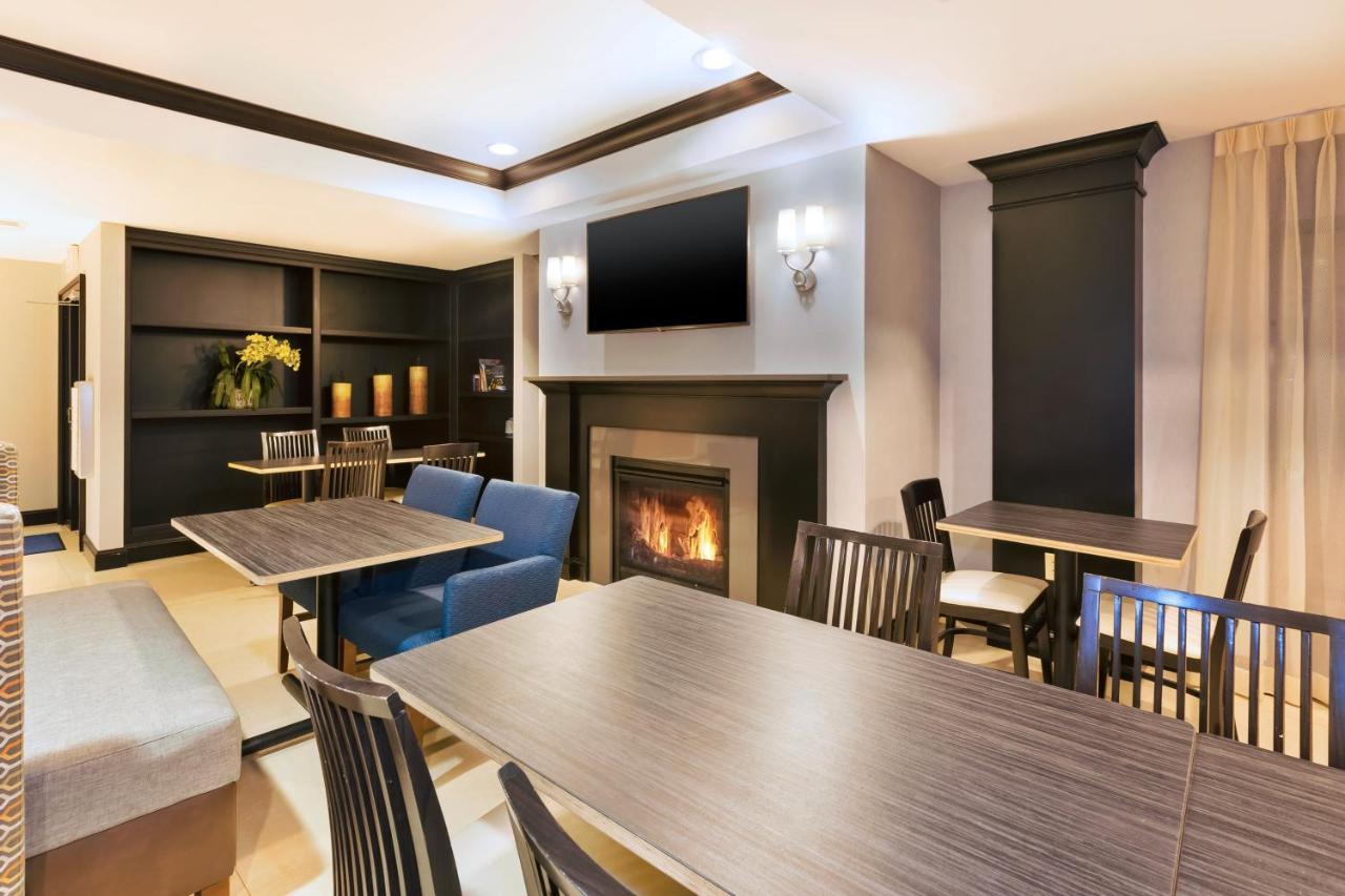 Holiday Inn Express Hotel & Suites Warminster-Horsham By Ihg Eksteriør bilde
