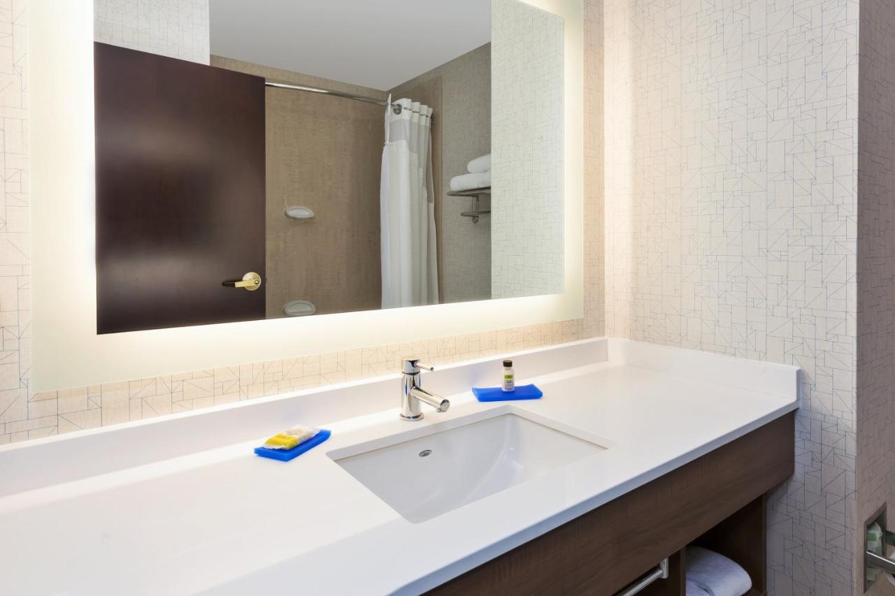 Holiday Inn Express Hotel & Suites Warminster-Horsham By Ihg Eksteriør bilde