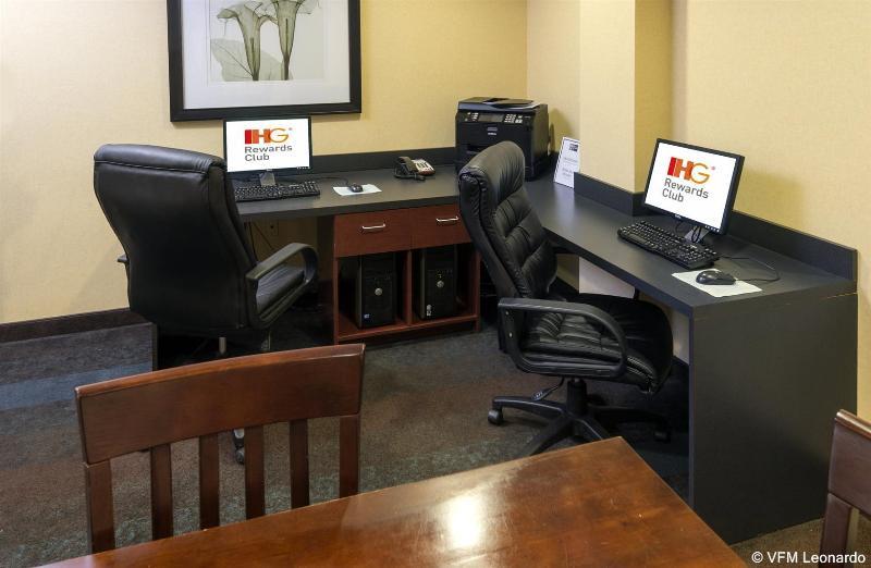 Holiday Inn Express Hotel & Suites Warminster-Horsham By Ihg Eksteriør bilde