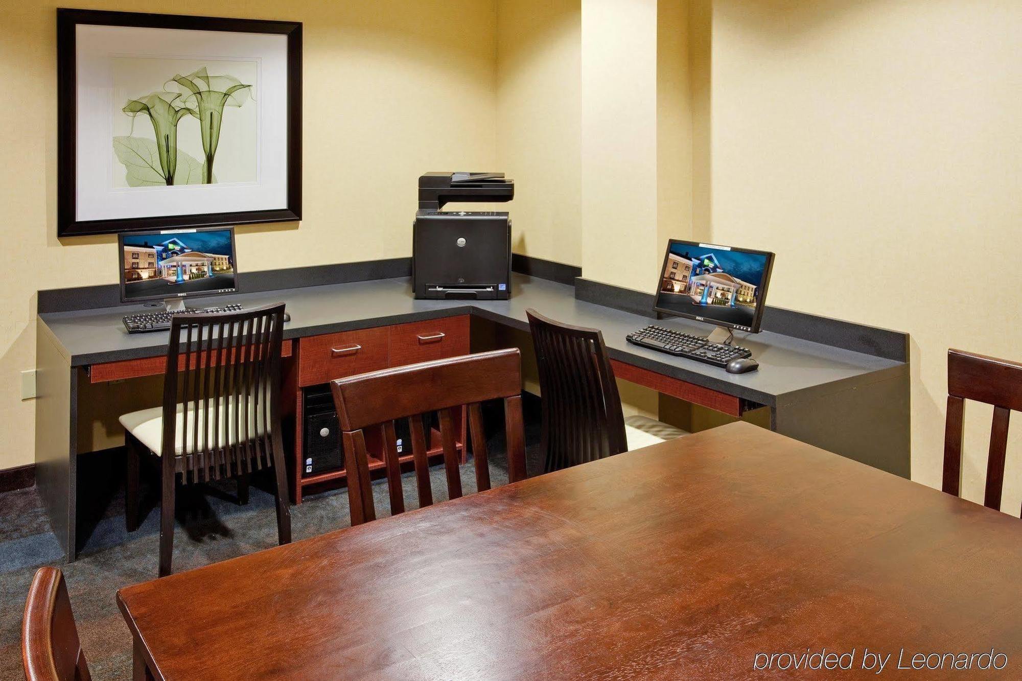 Holiday Inn Express Hotel & Suites Warminster-Horsham By Ihg Eksteriør bilde