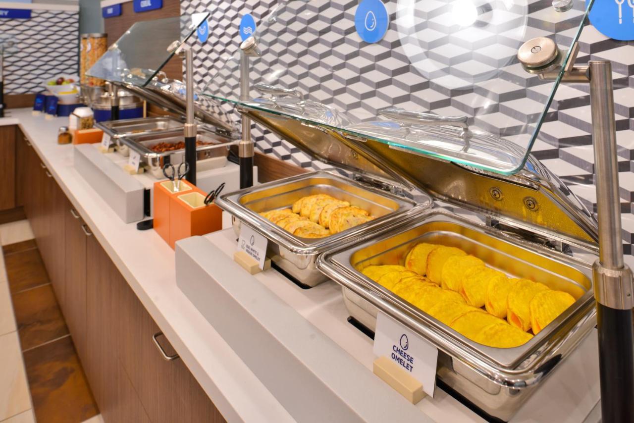 Holiday Inn Express Hotel & Suites Warminster-Horsham By Ihg Eksteriør bilde