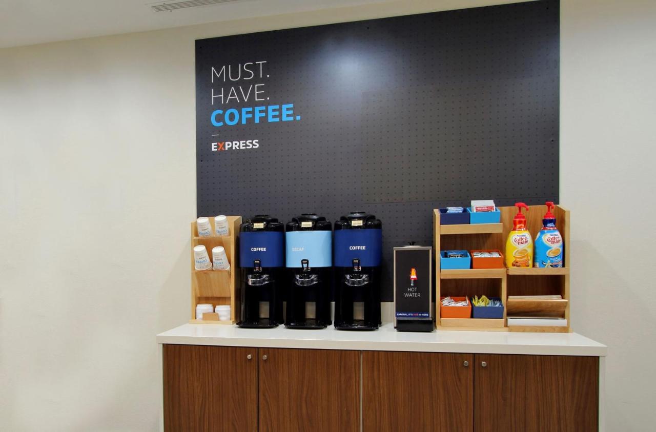 Holiday Inn Express Hotel & Suites Warminster-Horsham By Ihg Eksteriør bilde