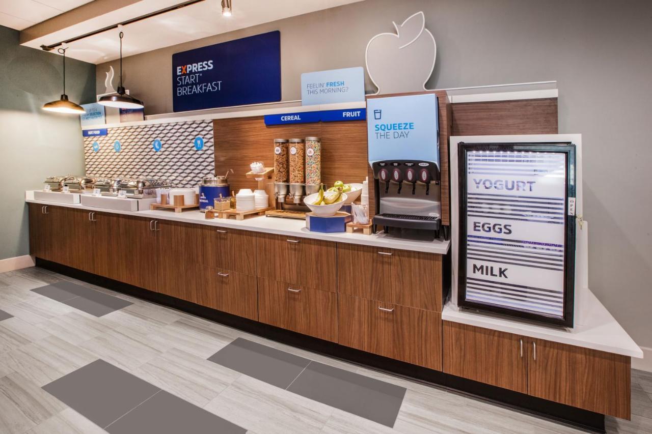 Holiday Inn Express Hotel & Suites Warminster-Horsham By Ihg Eksteriør bilde